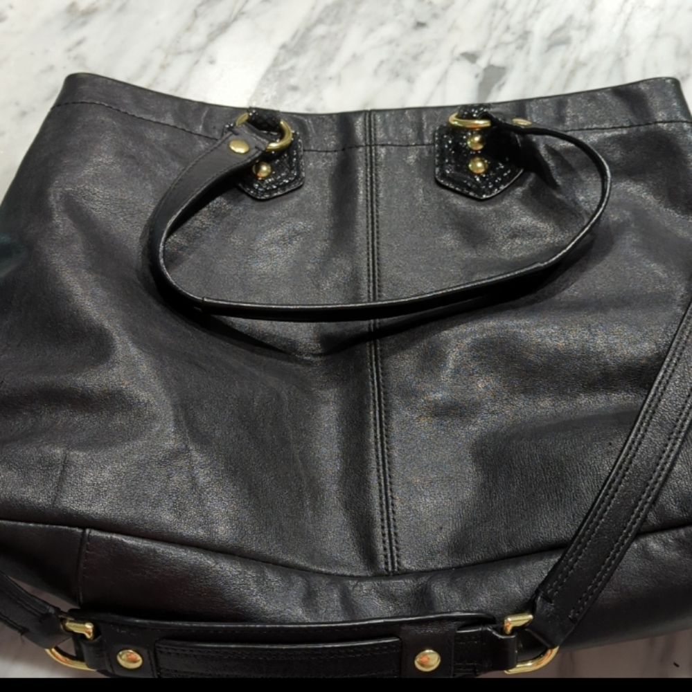 EUC BLACK AND GOLD COACH CONVERTIBLE BAG SHOULDER AND HANDBAG - Picture 4 of 4
